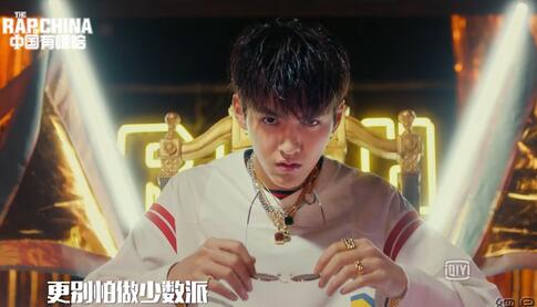 吴亦凡公演唱的歌是什么 揭秘中国有嘻哈面具男是谁