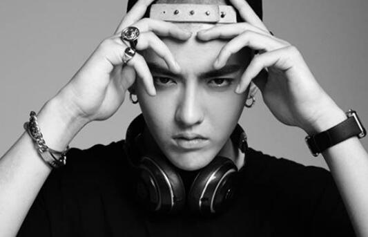 吴亦凡公演唱的歌是什么 揭秘中国有嘻哈面具男是谁