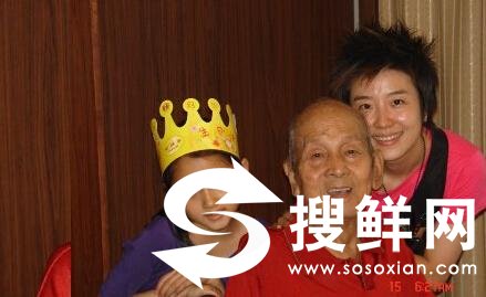 国民女儿关晓彤背景不简单！爷爷是老舍好友，爸爸竟然是他！