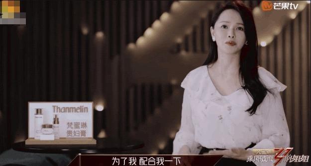 郑希怡头戴帽子（郑希怡25岁掉裤后抹胸失守）(3)