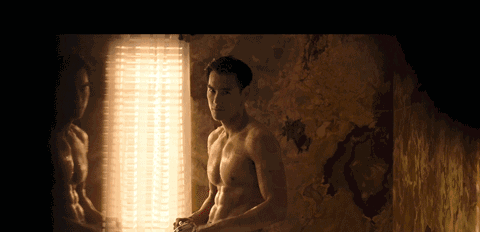 彭于晏的腹肌怎么练的（看彭于晏秀腹肌）(2)