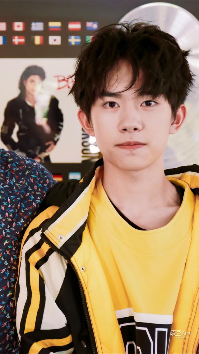 易烊千玺21岁生日会地点（易烊千玺与自己偶像的老师合作）(1)