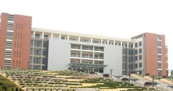 整容院图片,为什么都说大学是一座“整容院”图20
