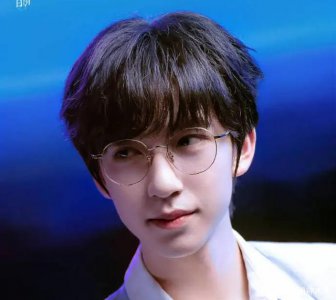 ​男星高考复读成绩被曝光，粉丝劝其去读大专