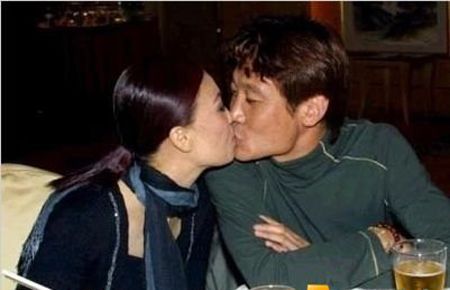 那英老公孟桐结婚照和女儿资料曝光 那英前任老公高峰死因现状揭