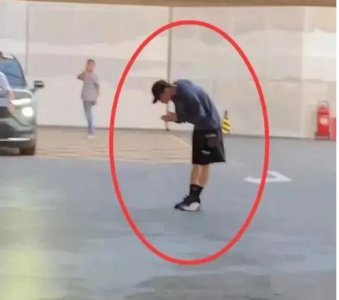 ​李易峰被封杀一年后首露面，更恶心的一幕发生了……