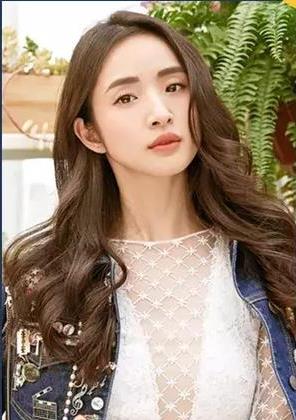 李沁和孙怡的对比照片 长得相似星路却是很不一样