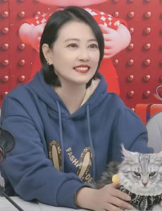 ​周海媚直播眼袋好吓人！自信不开滤镜不靠医美，黑眼圈触目惊心