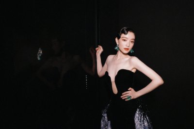 ​太美了吧！倪妮深V礼服凸显性感 深出新高度！