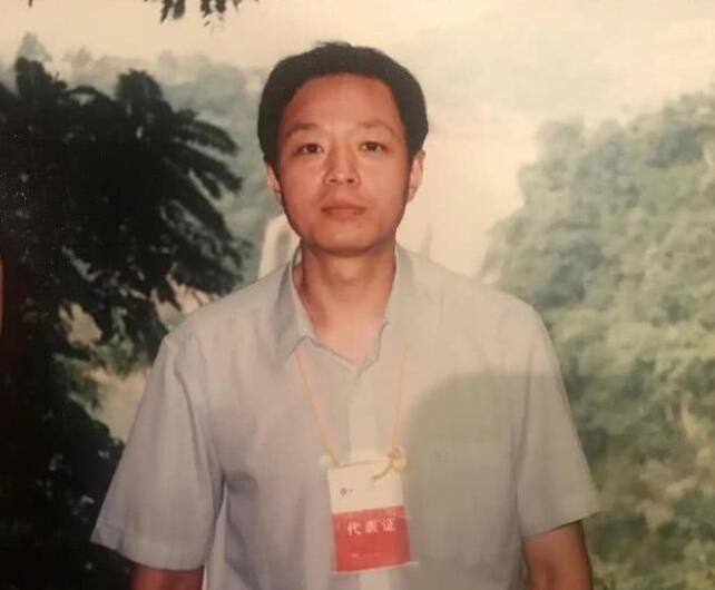 周扬青背景