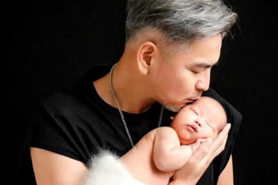​马国贤晒儿子满月正脸照 回忆妻子生产过程充满爱