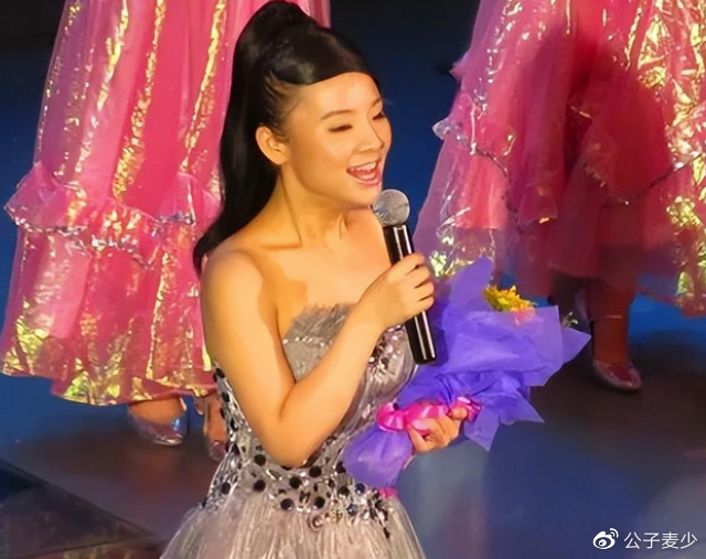 “盲人歌手”刘赛：倒贴2套别墅下嫁河南农村，如今丈夫成她的骄傲