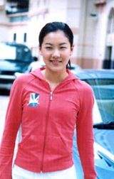 跳水女皇伏明霞近况：70岁丈夫当上董事长，19岁女儿亭亭玉立