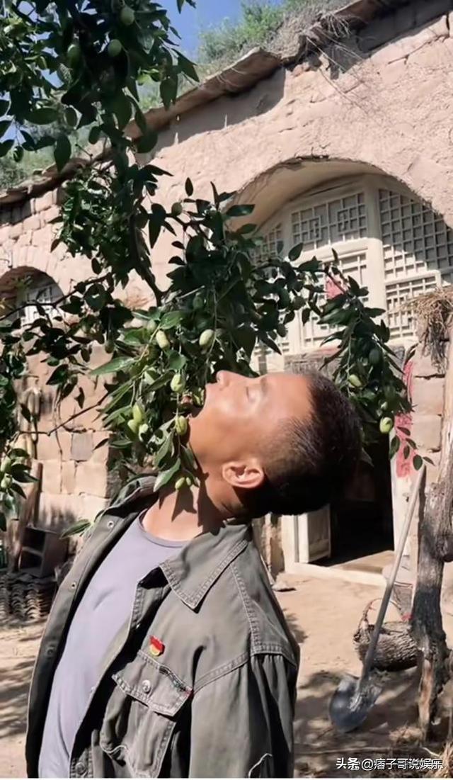 小张译个人资料简介（他是张嘉译的老乡“小张译”，如今褪去明星光环回到陕西老家生活）