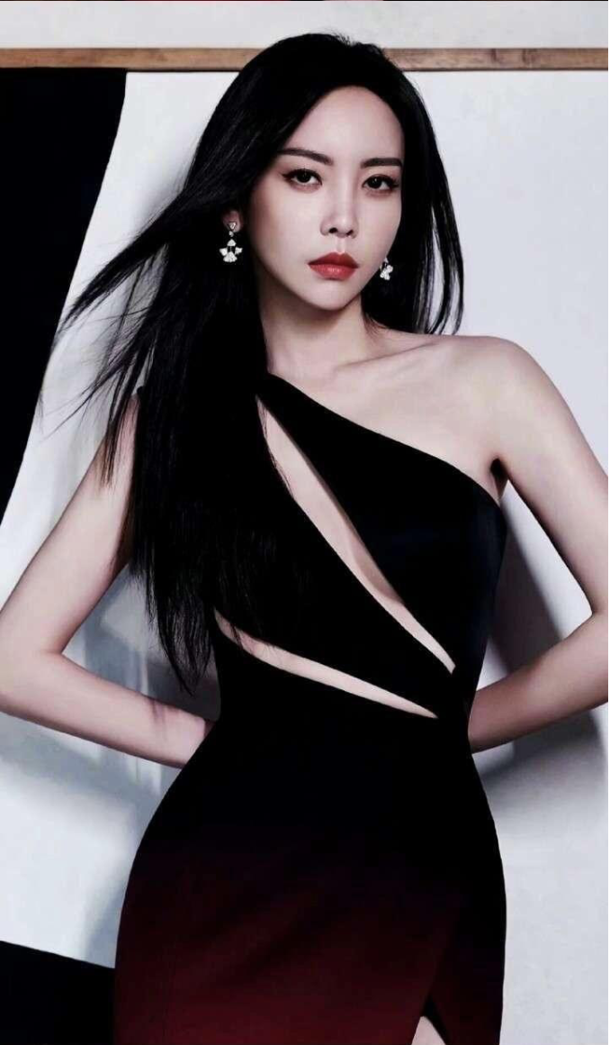 于文文个人资料简介 ——文静中的性感之美