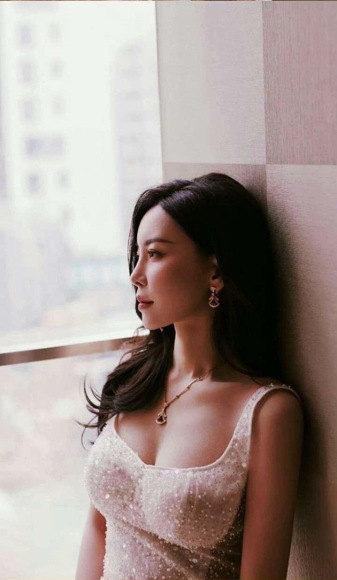 于文文个人资料简介 ——文静中的性感之美