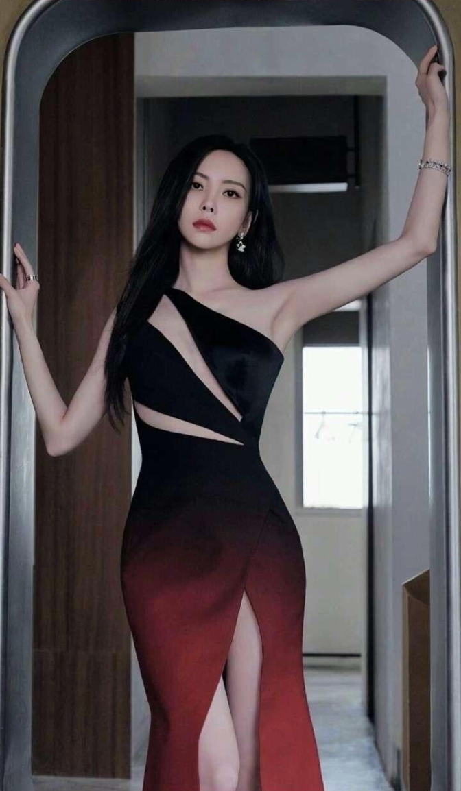 于文文个人资料简介 ——文静中的性感之美