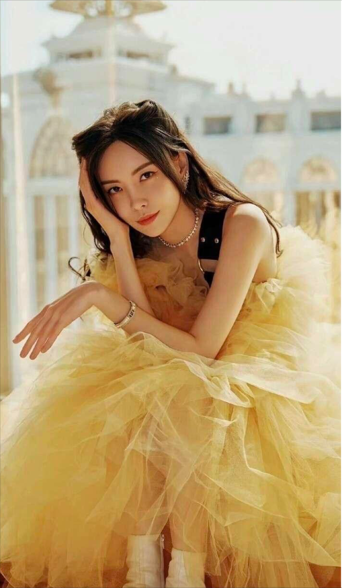 于文文个人资料简介 ——文静中的性感之美