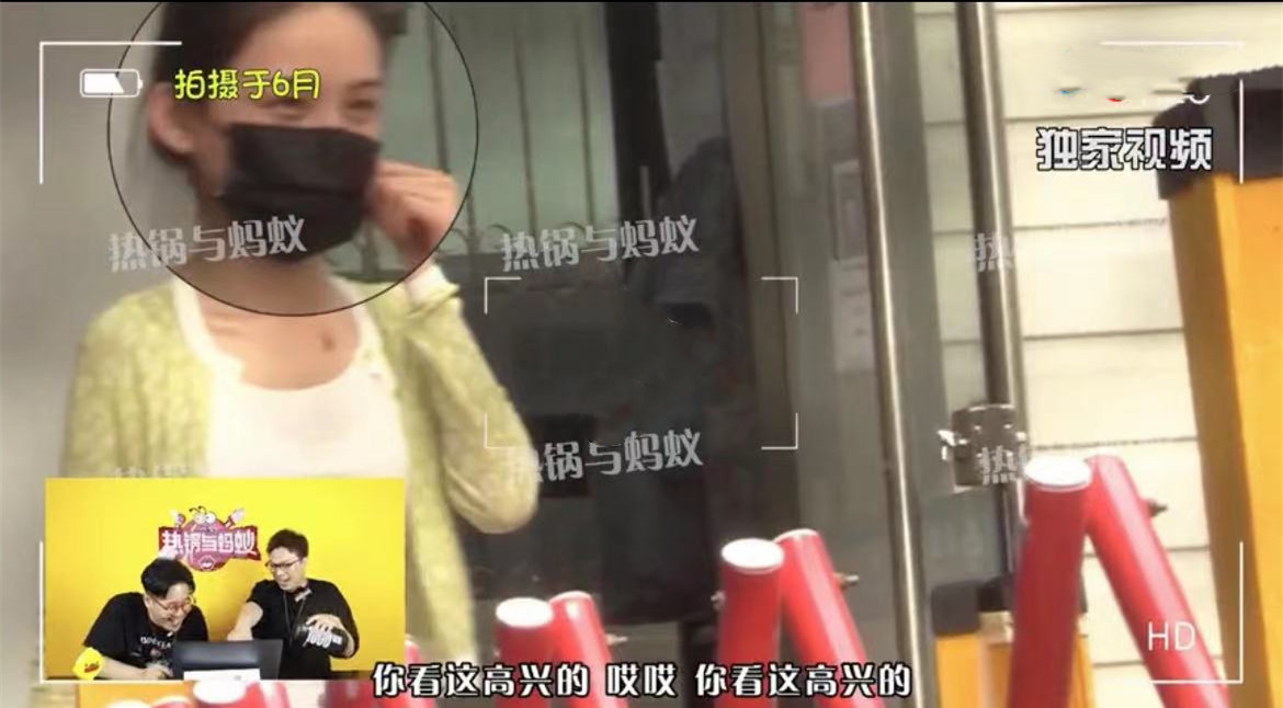 汪小菲张颖颖同游法喜寺，女方模样娇俏喜笑颜开，被嘲讽嘴太硬