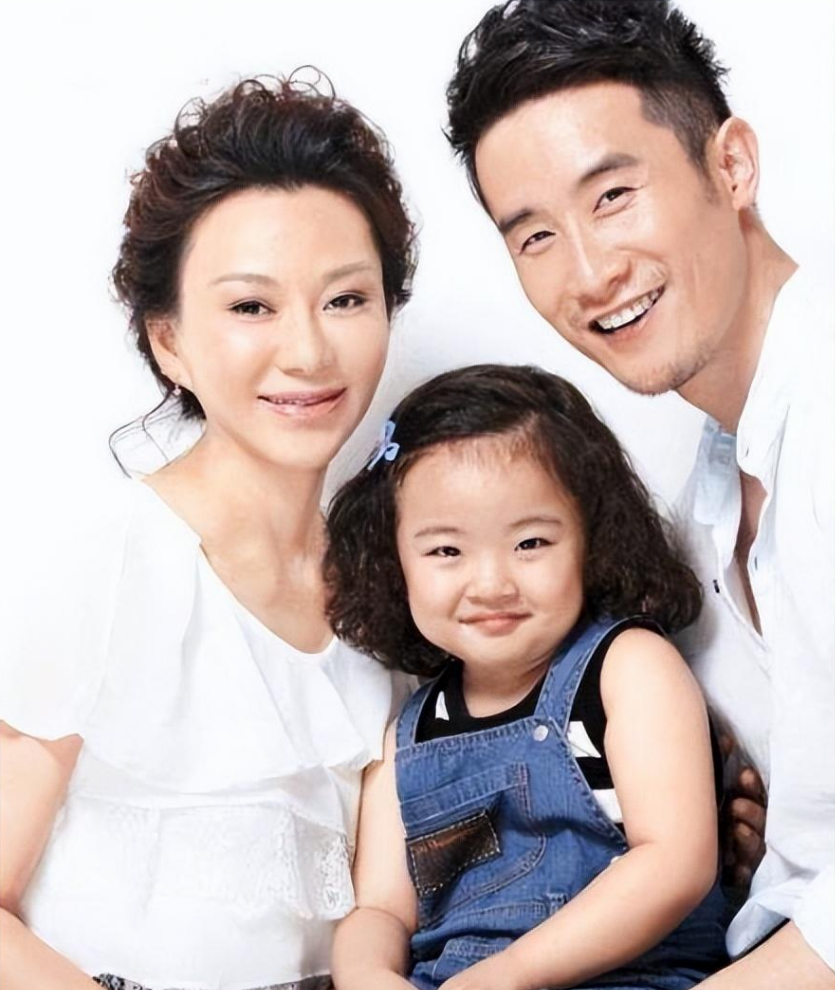 演员奇道个人资料：妻子瞒着父母偷户口本和他结婚，如今一家三口很幸福