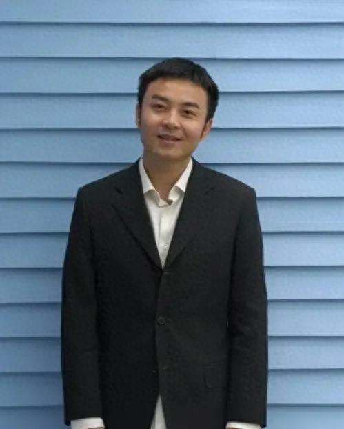“主持一哥”汪涵个人资料：14年努力护着所有兄弟，最后还是分崩离析！