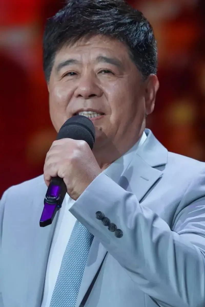 王洁实个人资料（歌唱家王洁实：我这辈子最正确的决定，就是娶了一个运输女工为妻）