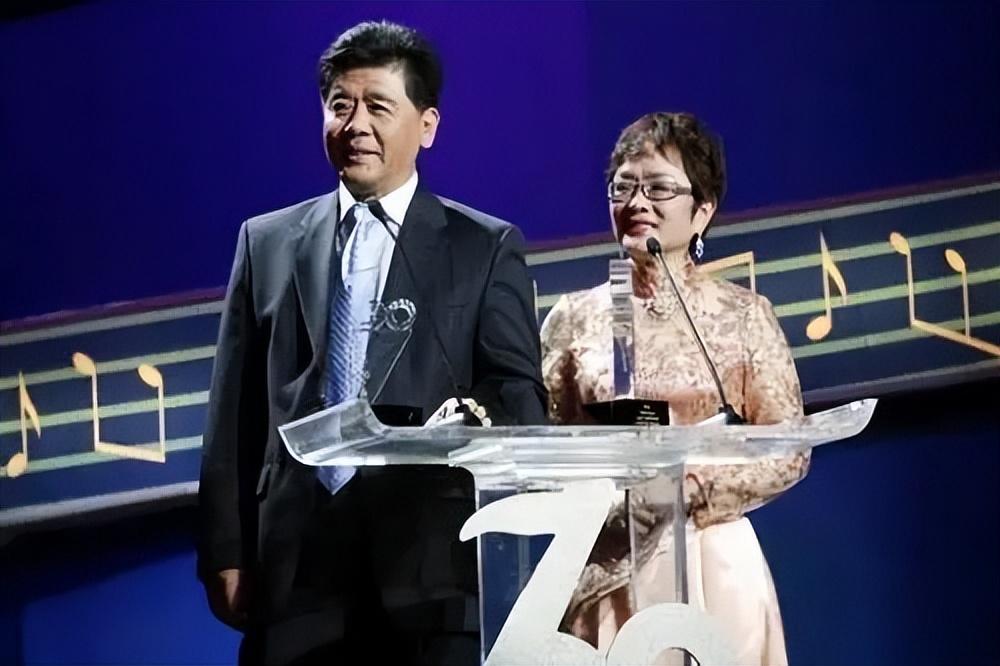 王洁实个人资料（歌唱家王洁实：我这辈子最正确的决定，就是娶了一个运输女工为妻）
