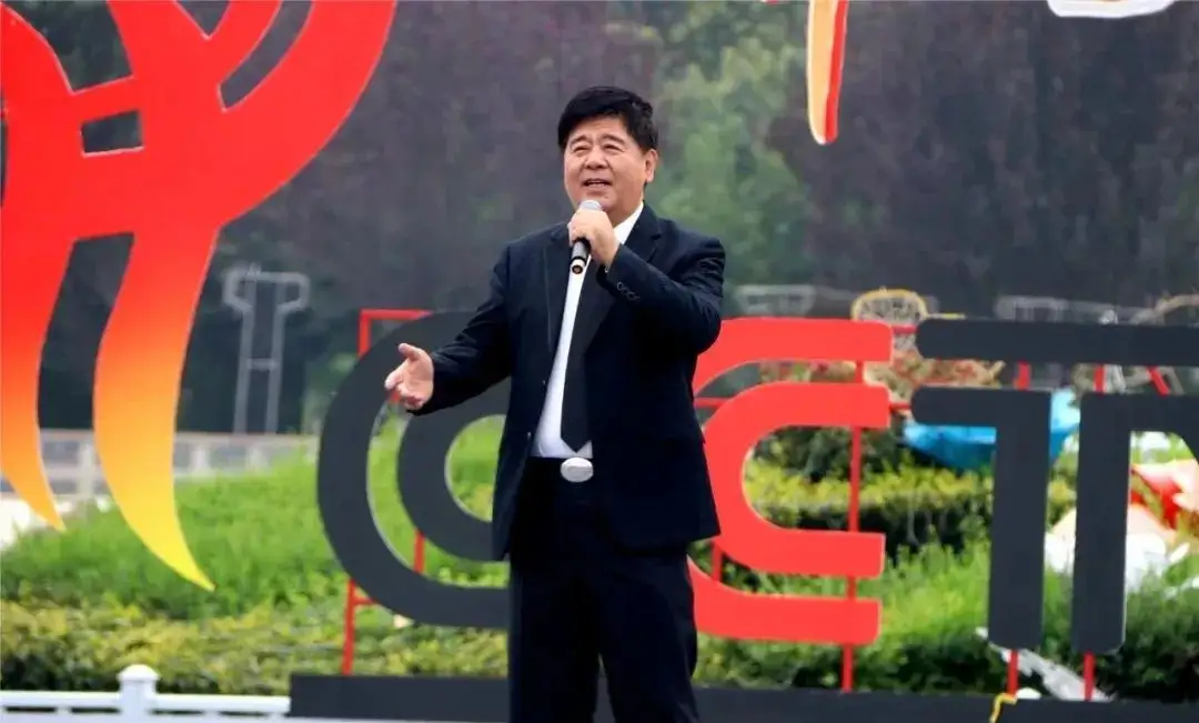 王洁实个人资料（歌唱家王洁实：我这辈子最正确的决定，就是娶了一个运输女工为妻）