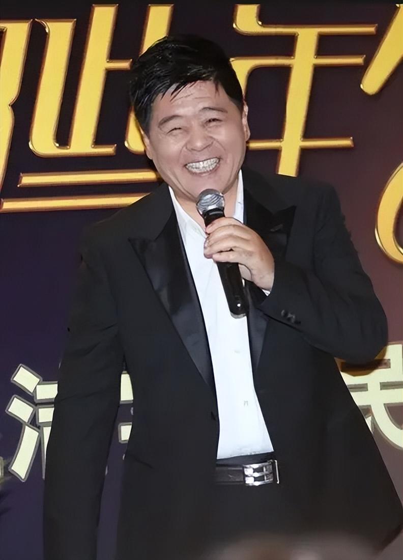 王洁实个人资料（歌唱家王洁实：我这辈子最正确的决定，就是娶了一个运输女工为妻）