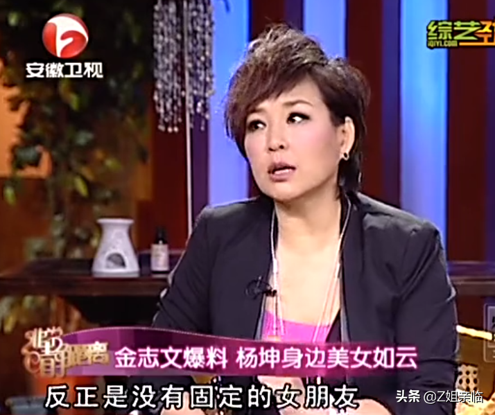 杨坤个人资料经纪人（“好色男”杨坤：一边写歌怀念前女友，一边左拥右抱夜会美女）