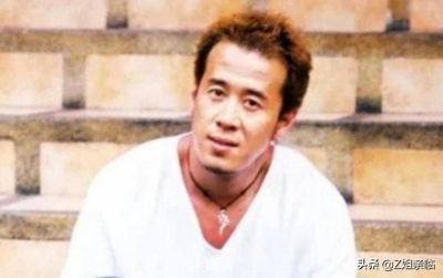 ​杨坤个人资料经纪人（“好色男”杨坤：一边写歌怀念前女友，一边左拥右抱夜会