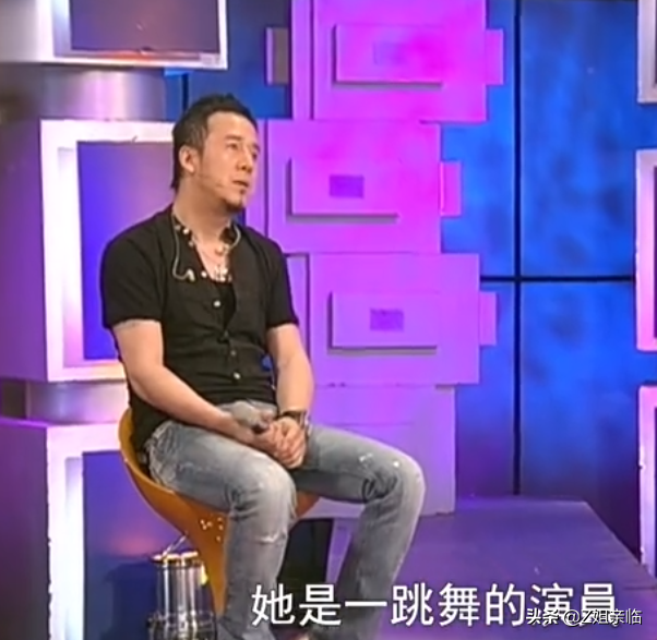 杨坤个人资料经纪人（“好色男”杨坤：一边写歌怀念前女友，一边左拥右抱夜会美女）