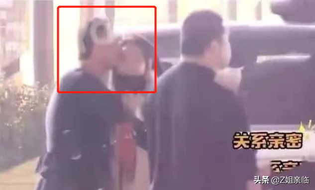 杨坤个人资料经纪人（“好色男”杨坤：一边写歌怀念前女友，一边左拥右抱夜会美女）