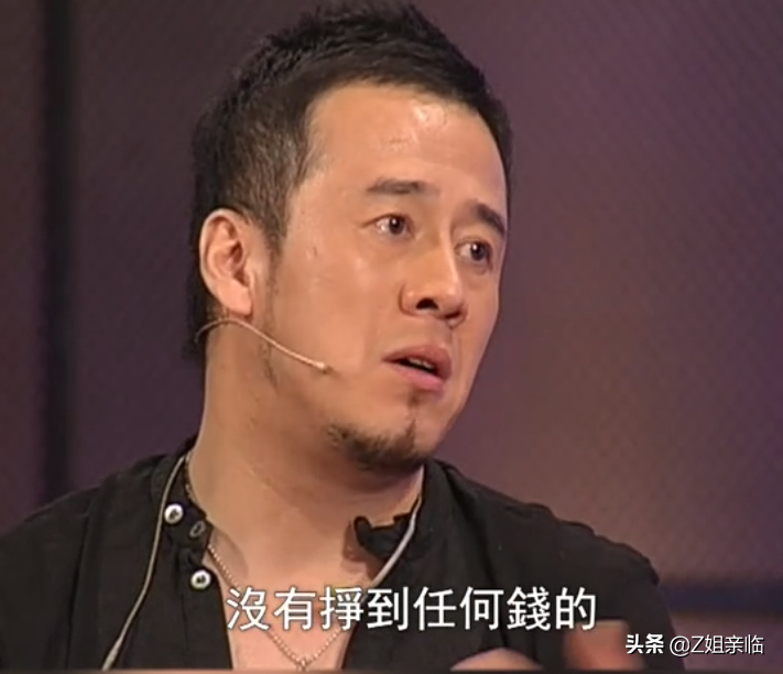 杨坤个人资料经纪人（“好色男”杨坤：一边写歌怀念前女友，一边左拥右抱夜会美女）