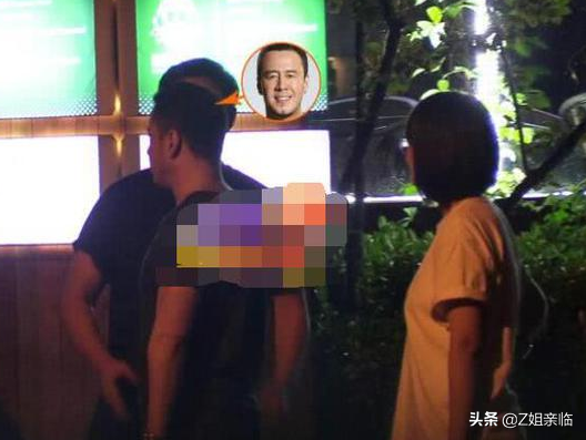 杨坤个人资料经纪人（“好色男”杨坤：一边写歌怀念前女友，一边左拥右抱夜会美女）