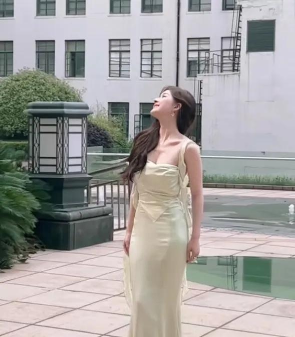 赵露思个人资料，是颜值的天花板，又白又美