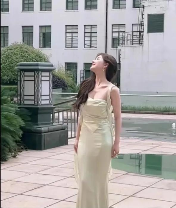 赵露思个人资料，是颜值的天花板，又白又美