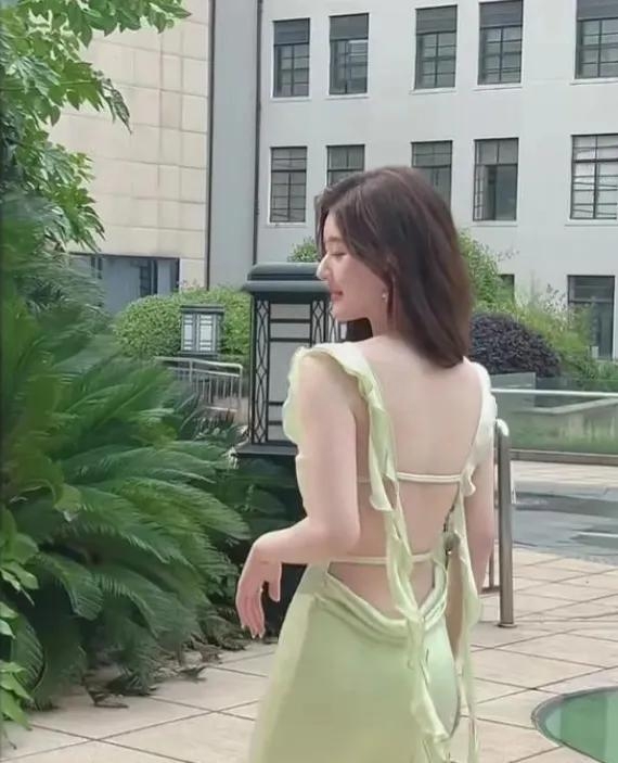 赵露思个人资料，是颜值的天花板，又白又美
