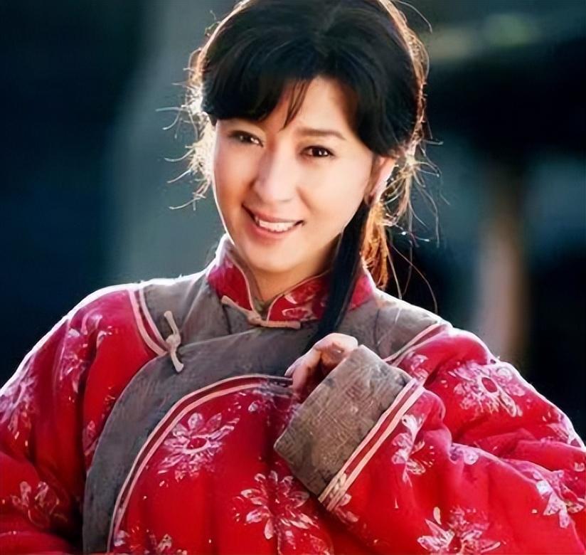 闫学晶的老公是谁(“二人转女王”闫学晶：两段婚姻三个孩子，两任丈夫都是二婚)