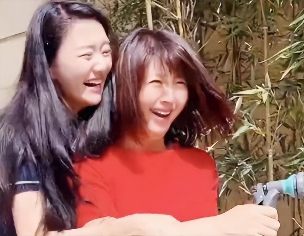 闫学晶的老公是谁(“二人转女王”闫学晶：两段婚姻三个孩子，两任丈夫都是二婚)