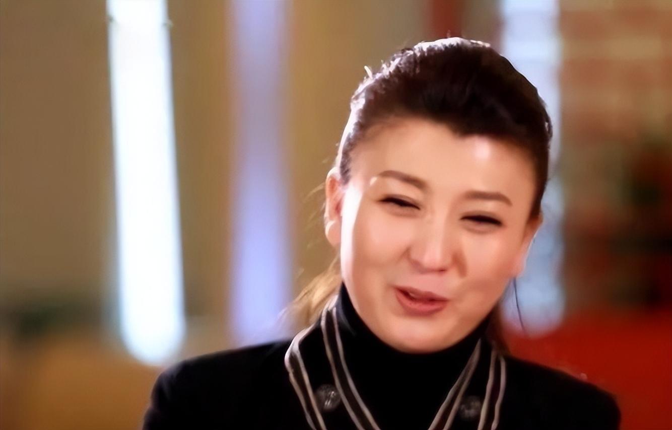 闫学晶的老公是谁(“二人转女王”闫学晶：两段婚姻三个孩子，两任丈夫都是二婚)