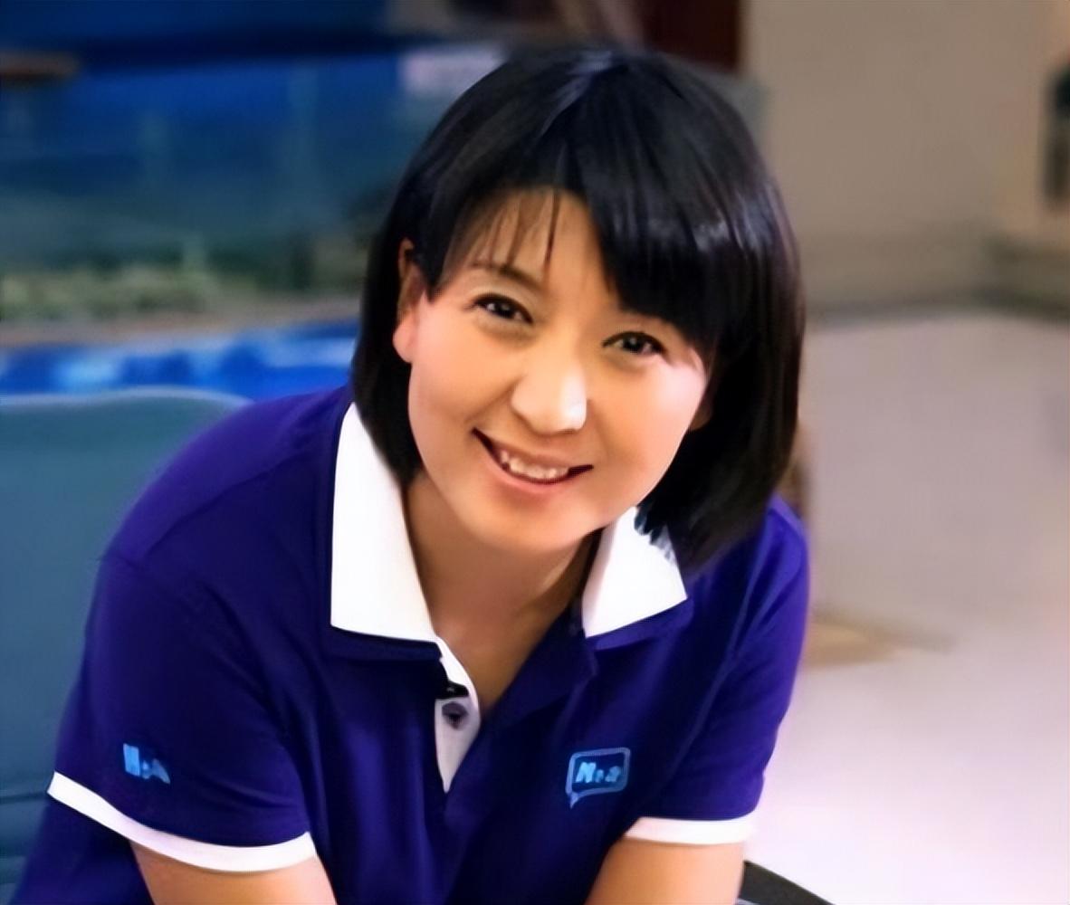 闫学晶的老公是谁(“二人转女王”闫学晶：两段婚姻三个孩子，两任丈夫都是二婚)