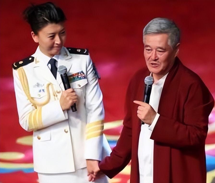 闫学晶的老公是谁(“二人转女王”闫学晶：两段婚姻三个孩子，两任丈夫都是二婚)