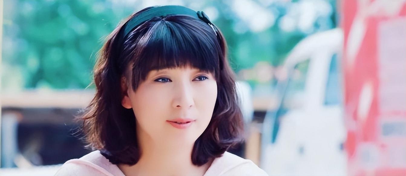闫学晶的老公是谁(“二人转女王”闫学晶：两段婚姻三个孩子，两任丈夫都是二婚)
