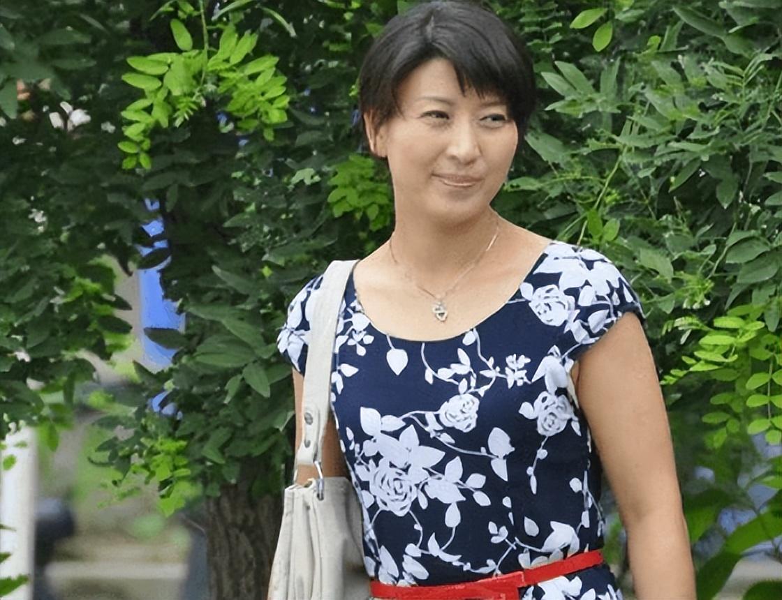 闫学晶的老公是谁(“二人转女王”闫学晶：两段婚姻三个孩子，两任丈夫都是二婚)