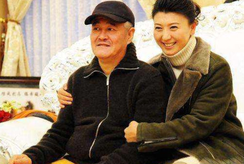 闫学晶的老公是谁(“二人转女王”闫学晶：两段婚姻三个孩子，两任丈夫都是二婚)
