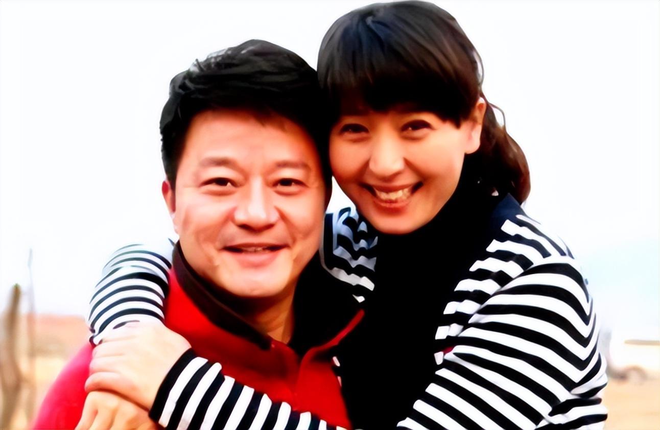 闫学晶的老公是谁(“二人转女王”闫学晶：两段婚姻三个孩子，两任丈夫都是二婚)