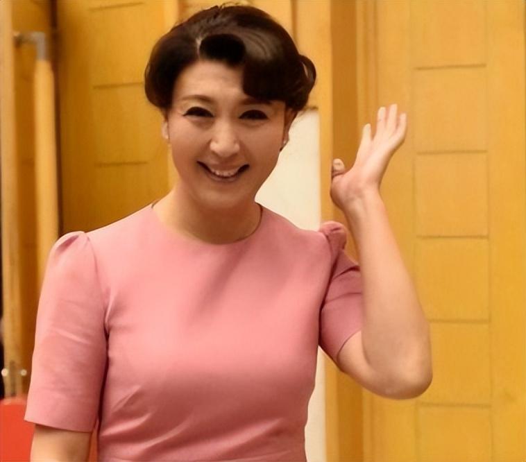 闫学晶的老公是谁(“二人转女王”闫学晶：两段婚姻三个孩子，两任丈夫都是二婚)