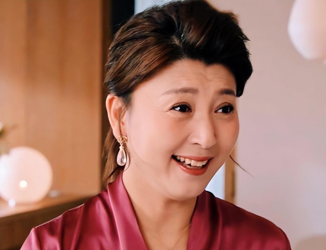 闫学晶的老公是谁(“二人转女王”闫学晶：两段婚姻三个孩子，两任丈夫都是二婚)