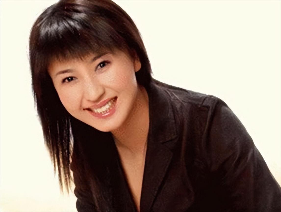 闫学晶的老公是谁(“二人转女王”闫学晶：两段婚姻三个孩子，两任丈夫都是二婚)